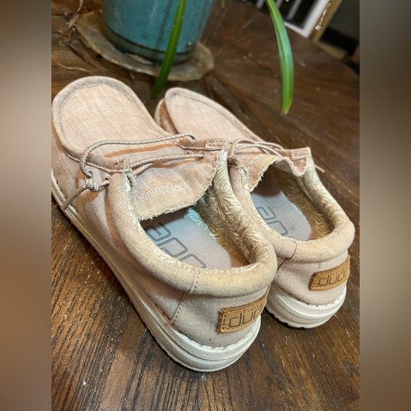 Hey Dude Kids' Tan Canvas Loafers. Youth Y4 L5 - Picture 3 of 4